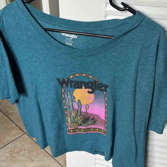 Women’s Wrangler crop top bundle - Picture 5 of 6